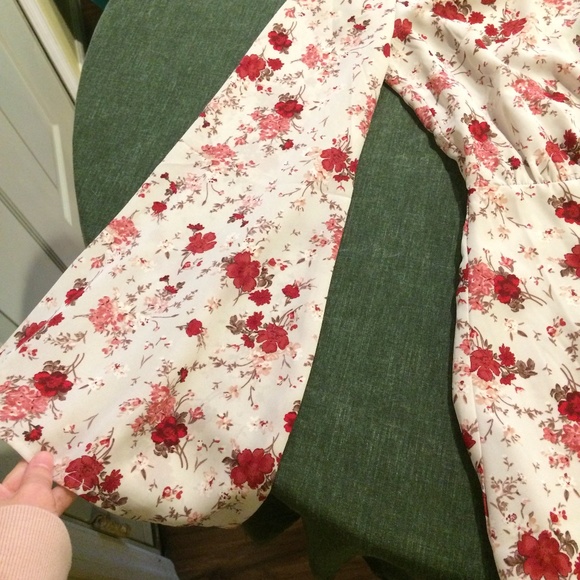 Beautiful Floral Romper - Picture 4 of 4